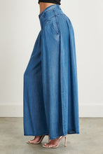 Load image into Gallery viewer, These cute cozy high waisted chambray, wide leg jean pants with a light wash that's perfect for everyday casual looks. Cut from a soft denim jean blend, featuring a front top stitch yoke design, and two front pockets. lightweight high rise slant front pockets. These jeans are stylish enough to wear anywhere.