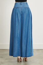 Load image into Gallery viewer, These cute cozy high waisted chambray, wide leg jean pants with a light wash that's perfect for everyday casual looks. Cut from a soft denim jean blend, featuring a front top stitch yoke design, and two front pockets. lightweight high rise slant front pockets. These jeans are stylish enough to wear anywhere.