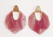 Load image into Gallery viewer, Redefine your look covering with a touch of sparkle. We are loving the detailing in these hot pink earrings! Featuring a geometric shape, marble detailing, and post-back closures, they&#39;re a must-have!
