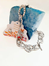 Load image into Gallery viewer, Step out and stand out while rocking this stunning piece, Crystal Chunky Chain Necklace This classy necklace has a crystal stud earrings so that you can really make that statement without uttering a word! This necklace features beautiful stones that sparkle from all angles. There is absolutely no bolder statement than this. Rock this season in style; you deserve it!