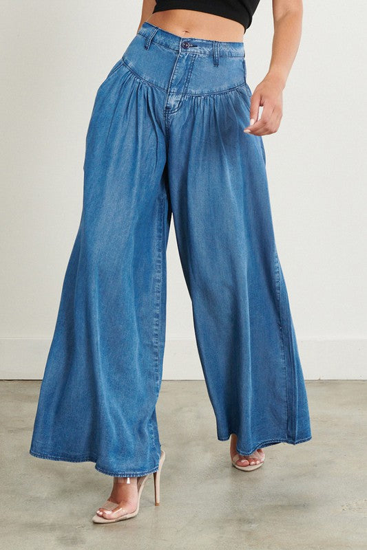 These cute cozy high waisted chambray, wide leg jean pants with a light wash that's perfect for everyday casual looks. Cut from a soft denim jean blend, featuring a front top stitch yoke design, and two front pockets. lightweight high rise slant front pockets. These jeans are stylish enough to wear anywhere.