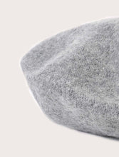 Load image into Gallery viewer, We&#39;re obsessing over this chic light gray beret! This classic style beret features a woven wool material. Pair with dangle earrings and your favorite outfit and voila! Your outfit is complete!
