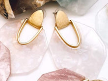 Load image into Gallery viewer, Redefine your look covering with a touch of sparkle. We are loving the detailing in these pink earrings! Featuring a geometric shape, marble detailing, and post-back closures, they&#39;re a must-have!
