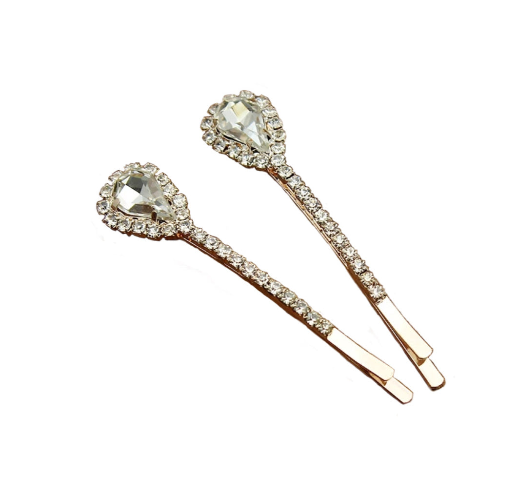 The Jewel Crystal Hairclips is beautiful and elegant. With clear crystal rhinestones. Wear with a luxurious white dress or your favorite jeans and crop top. It always looks perfect. Is extremely comfortable and this makes a glamorous piece.