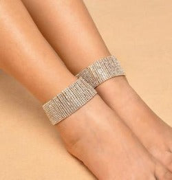 Our Silver Crystal Anklet is so gorgeous! Perfect for adding some Class & Sparkle to your look. 