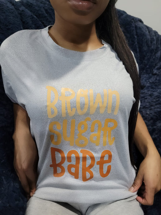 Now this is something you won't wanna miss out on babe! This top adds the perfect touch to any outfit you want to make not-so-simple. Featuring a crew neck, short sleeves, and soft fabric. Style with a pair of leggings and heels for a complete look.