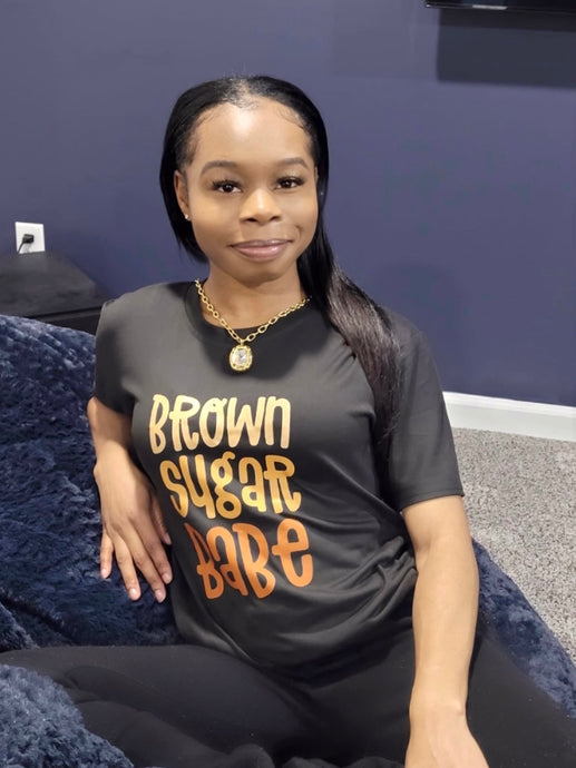 Now this is something you won't wanna miss out on babe! This top adds the perfect touch to any outfit you want to make not-so-simple. Featuring a crew neck, short sleeves, and soft fabric. Style with a pair of jeans or legging and heels for a complete look.