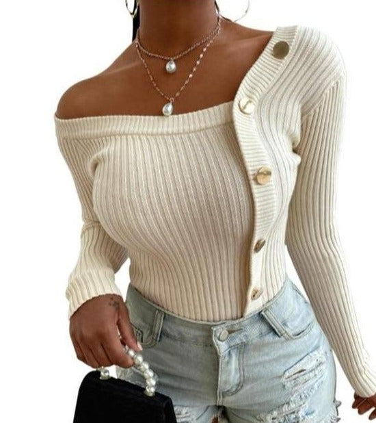 This lightweight sweater is an essential for the new season! Perfect for those cooler weather days. This sweater comes in a cable knit material, button details and long sleeves. Pair this with your favorite high rise denim jeans, high heels or boots and gold hoop earrings for a complete look. 